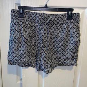 Black&white pattern shorts